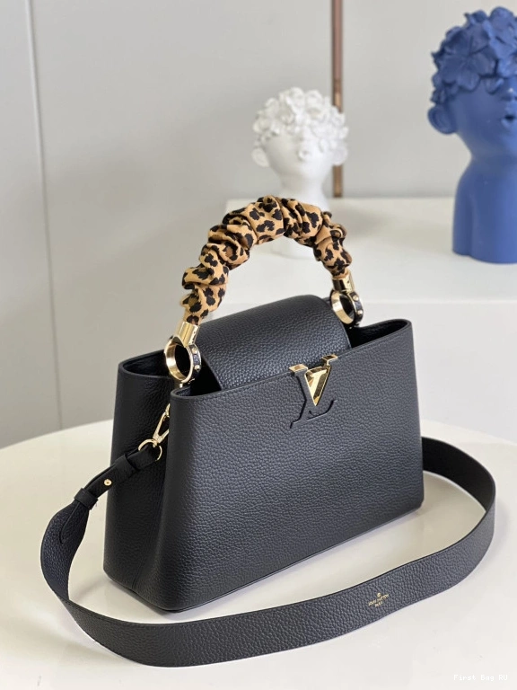 First bag LOUIS CAPUCINES VUITTON MM 0804